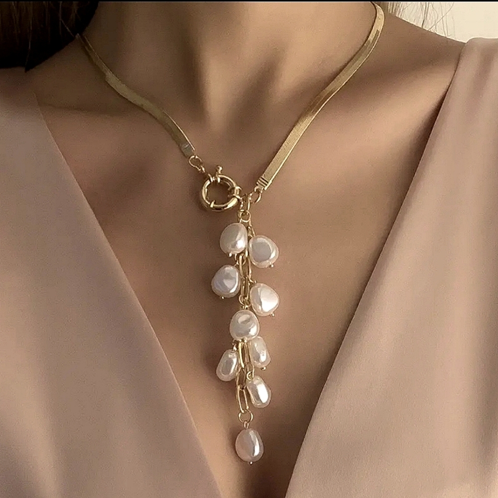 Gold Pearl Dangle Pendant Necklace